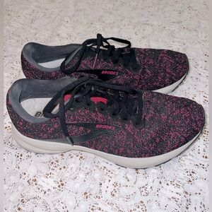Brooks Launch 7 - Women’s Size 9.5